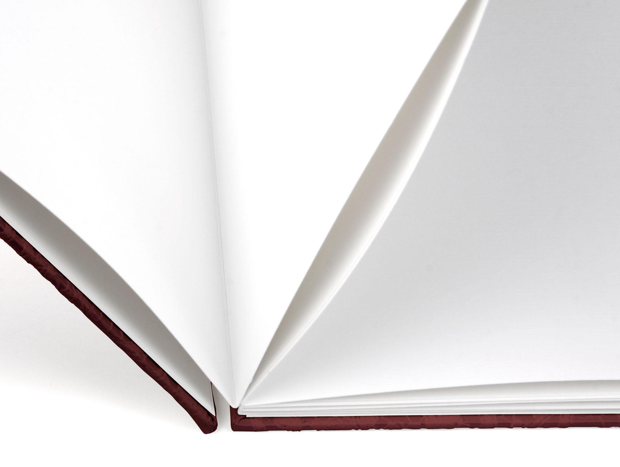 Leporello-Mappe 21,5 x 21,5 cm, Leinen Weiß, für Bildformate 13 x 18 cm, mit Fensterstanzung Leporello-Mappe 21,5 x 21,5 cm, Leinen Weiß, für Bildformate 13 x 18 cm, mit Fensterstanzung